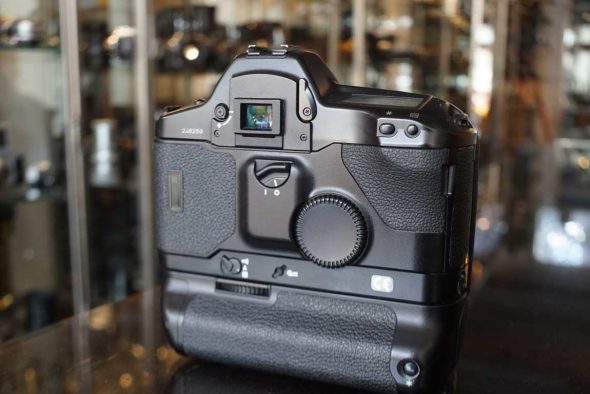 Canon EOS-1N HS (high speed) + EF 50mm f/1.8 II autofocus lens