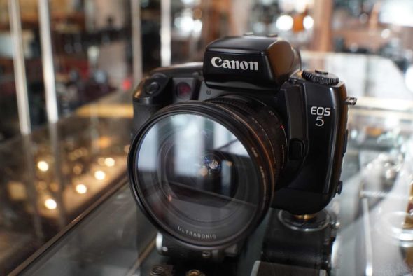 Canon EOS 5 + EF 20-35mm f/3.5-4.5 USM