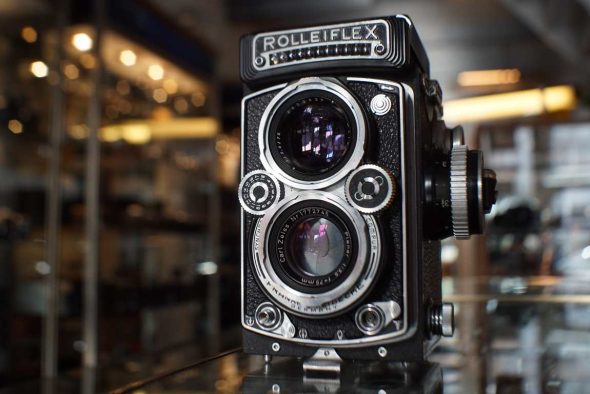 Rolleiflex 3.5E w/ Carl Zeiss Planar 75mm f/3.5