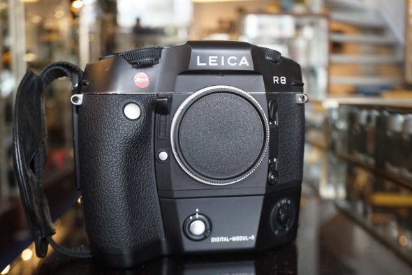 Leica R8 body black + Digital-Modul-R digital CCD imaging back, new battery