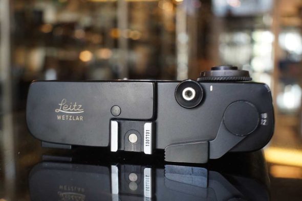 Leica CL 35mm rangefinder body
