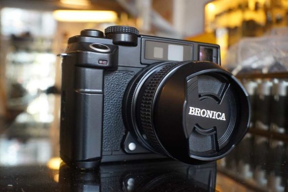 Bronica RF645 rangefinder camera + Zenzanon 65mm F/4 lens