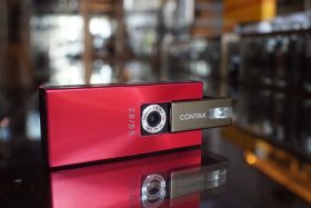 Contax i4R Digicam in Red w/ Zeiss Tessar lens Boxed