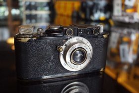 Leica I converted to II, black paint + Elmar 50mm F/3.5 lens, early kit
