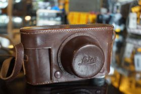 Leica EPZOO leather case for use with SCNOO rapid winder