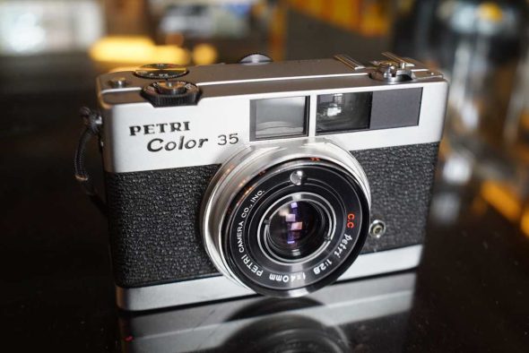 Petri Color 35 – small viewfinder camera