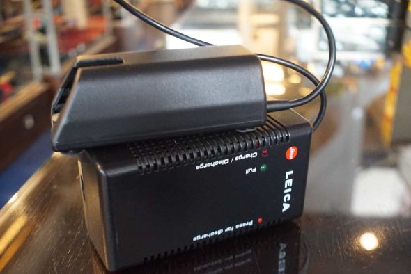 Leica 14313 Motor-Drive R8/R9 + 1 battery and Charger