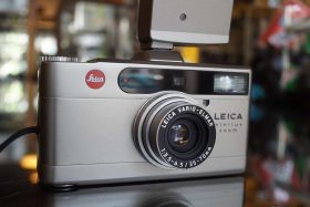 Leica Minilux Zoom + CF20 flash in leather outfit case