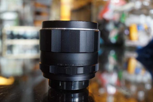 Pentax Super-Multi-Coated Takumar 85mm F/1.8 lens, M42 mount + hood