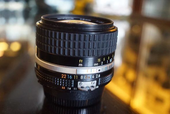 Nikon Nikkor 28mm F/2.8 AI-S (CRC version)