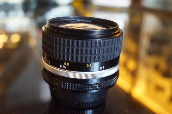 Nikon Nikkor 28mm F/2.8 AI-S (CRC version)