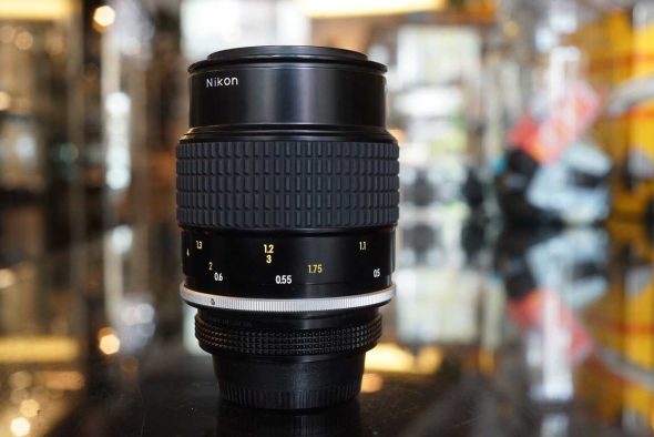 Nikon Micro-Nikkor 105mm 1:4 AI lens