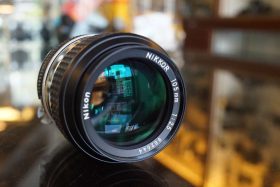Nikon Nikkor 105mm F/2.5 AI lens