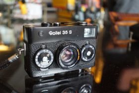 Rollei 35S black with Sonnar 2.8/40 lens