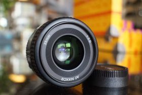 Nikon AF Nikkor 35mm F/2 D lens + HN-3 hood