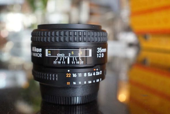 Nikon AF Nikkor 35mm F/2 D lens + HN-3 hood