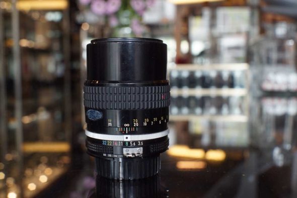 Nikon NIkkor 135mm f/3.5 AI telephoto lens