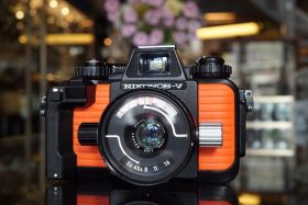 Nikonos V under water camera with Nikkor 35mm F/2.5 lens OUTLET