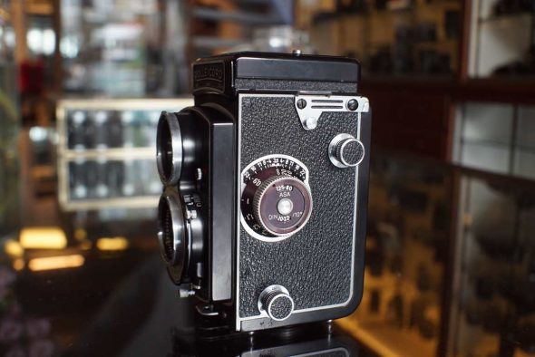 Rolleicord Va w/ Xenar 75mm lens