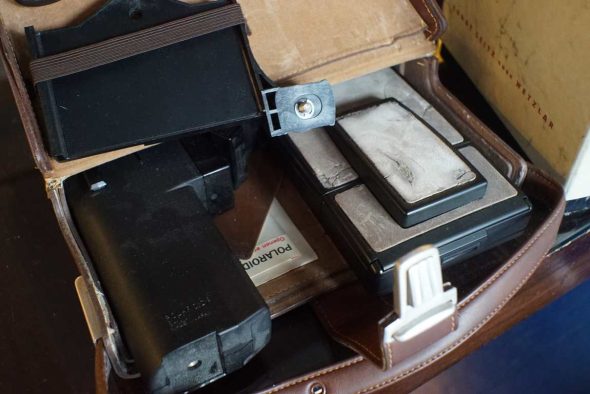 Polaroid SX-70 Alpha black/brown with Flash in leather case