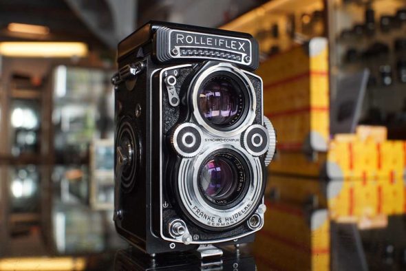 Rolleiflex 3.5F TLR camera, early model