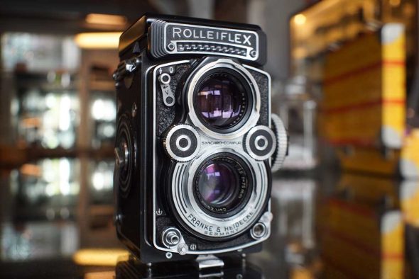 Rolleiflex 3.5F TLR camera, early model