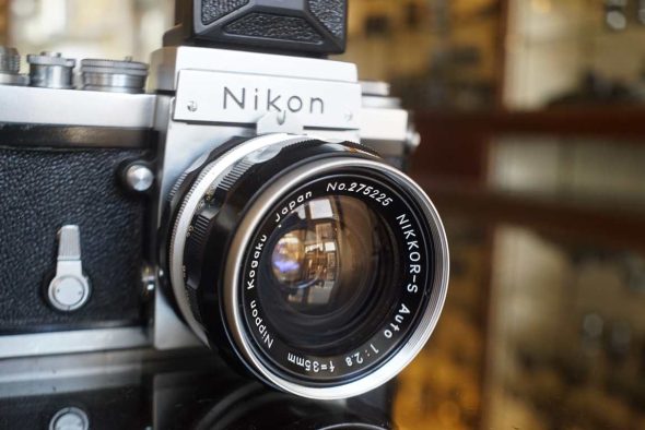 Nikon F chrome ”Nippon Kogaku” + WLF + Nikkor-S 35mm F/2.8 lens