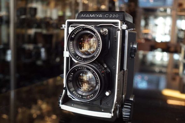 Mamiya C220 + Sekor 80mm f/2.8 TLR kit