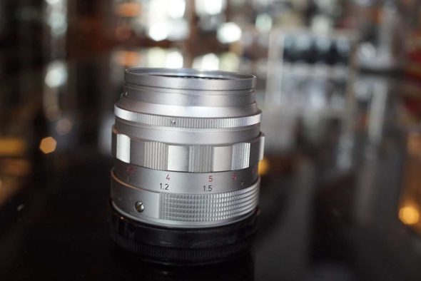 Leica Leitz Summilux 50mm F/1.4 version II chrome + 12521G lenshood