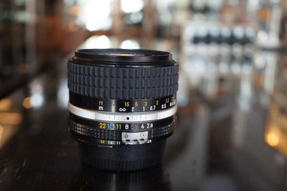 Nikon Nikkor 28mm F/2.8 AI-S CRC lens