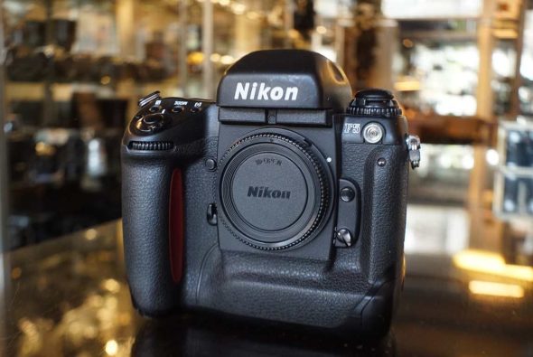 Nikon F5 Professional 35mm SLR body