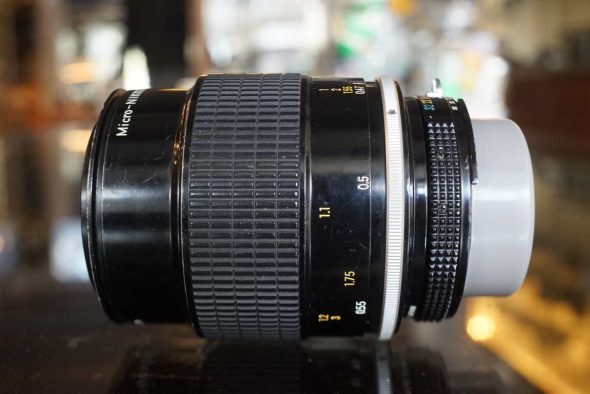 Nikon Micro-Nikkor 105mm F/4 AI lens