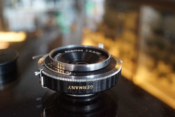 Schneider-Kreuznach Angulon 90mm F/6.8 lens in Compur shutter