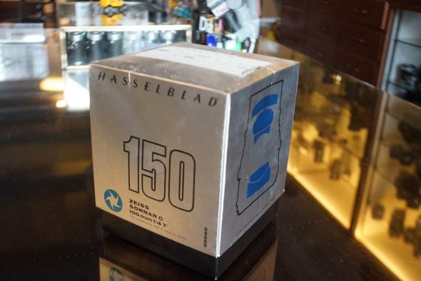 Hasselblad Carl Zeiss Sonnar 150mm F/4 T* black with hood, caps and box