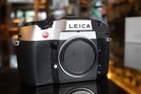 Leica R8 body chrome, boxed