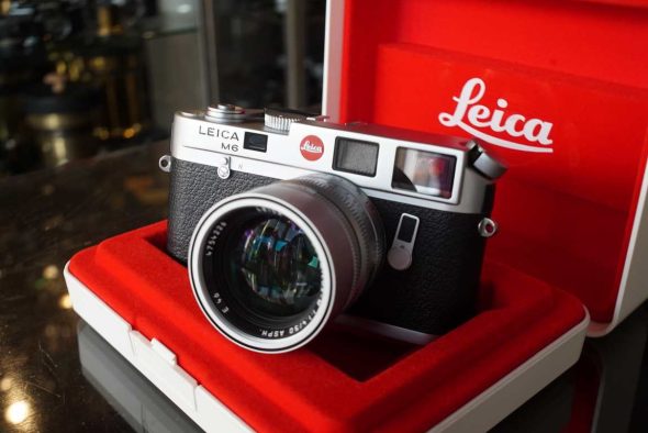 Leica M6 classic body chrome, recent CLA, with case