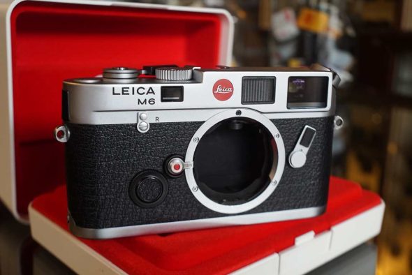 Leica M6 classic chrome body, cased and serviced