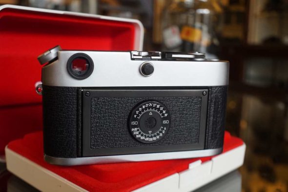 Leica M6 classic chrome body, cased and serviced