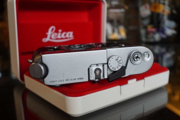 Leica M6 classic chrome body, cased and serviced