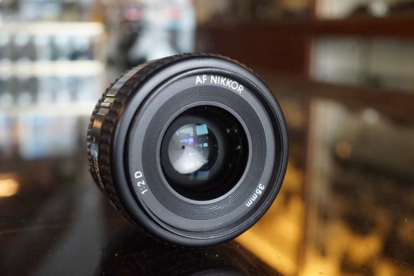 Nikon AF-Nikkor 35mm F/2 D lens