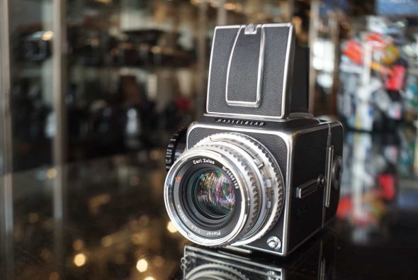Hasselblad 500C/M + chrome 80mm F/2.8 T* coated lens and A12