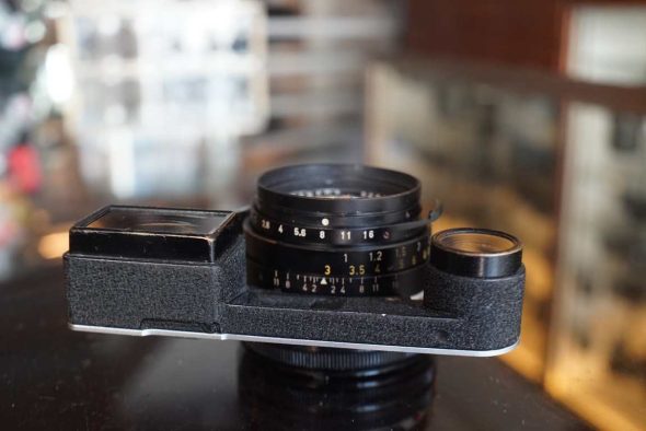 Leica Summilux 35mm F/1.4 V2 with infinity lock and black paint goggles