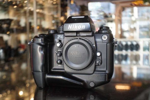 Nikon F4s (F4+MB-21) body