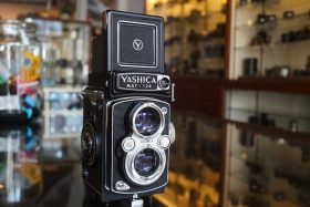 Yashica MAT-124 OUTLET