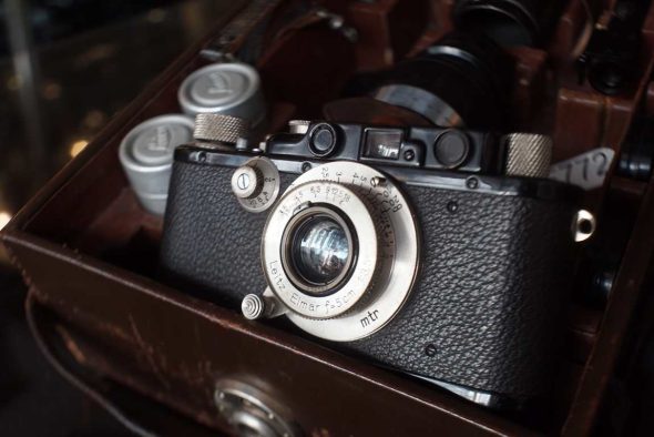 Leica III black paint outfit in leather case, collectors kit