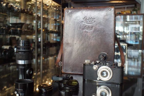 Leica III black paint outfit in leather case, collectors kit