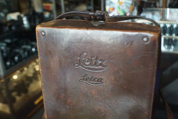 Leica III black paint outfit in leather case, collectors kit