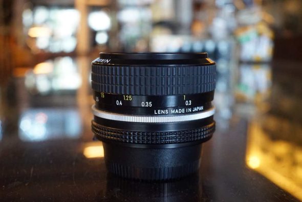 Nikon Nikkor 28mm f/3.5 AI lens