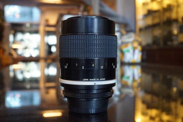 Nikon Nikkor 135mm f/2.8 AI lens