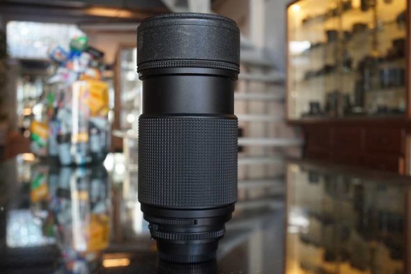 Nikon AF Nikkor 80-200mm F/2.8 ED lens with HN-28 lenshood